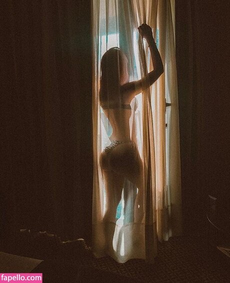 Carolina Luchtenberg model naked photos