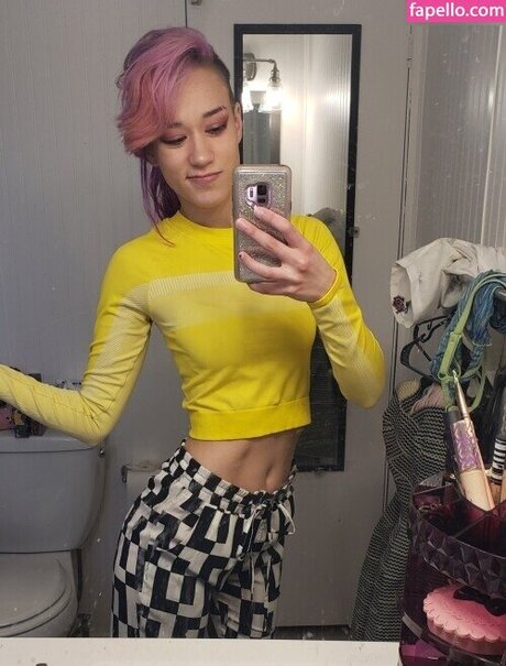 Queen Tofu star nude image