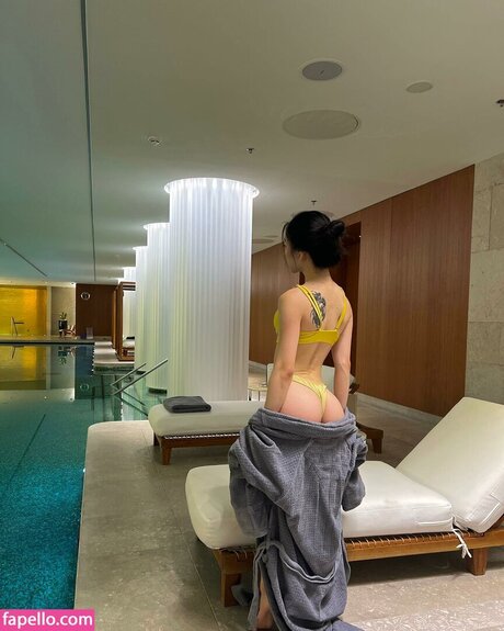 shirlizleee top model photo