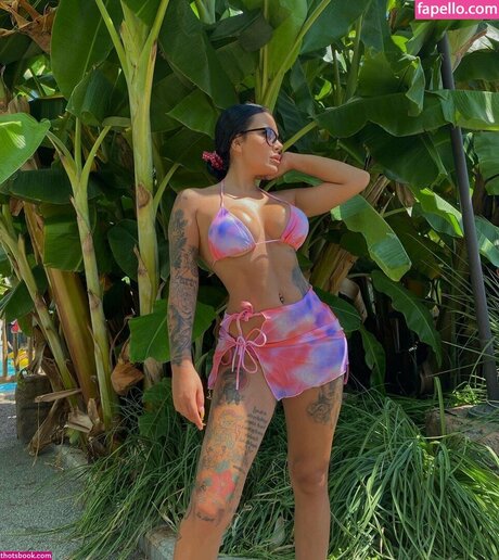 Eda G k en Kaya star perfect pics