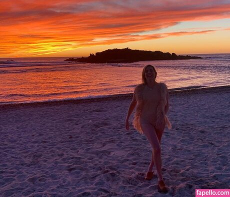 June Diane Raphael star sexy picture