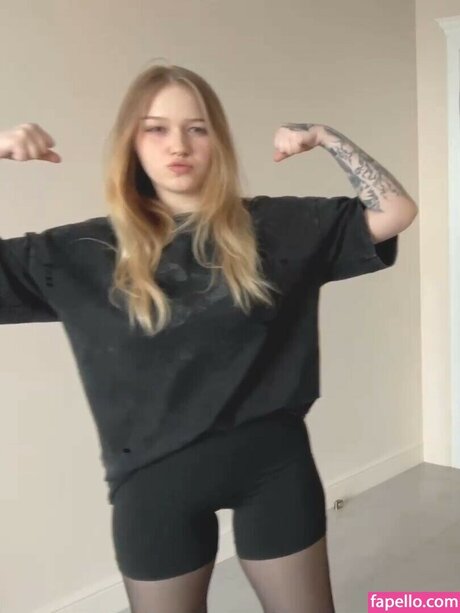 Morphe ya pornstar sexy image