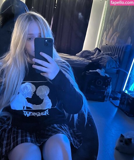 Morphe ya pornstar sexy photo