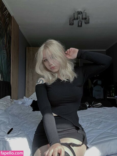 Morphe ya beautiful pornstar image