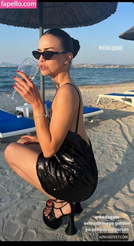 Eyl l Kandemir model naked picture