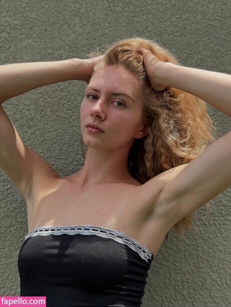 Keira Lhotan erotic pornstar gallery