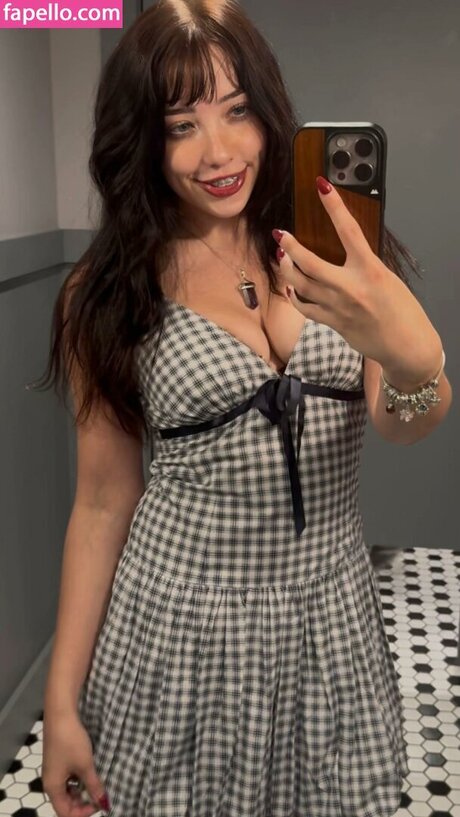 Meowcrobe porn model photo