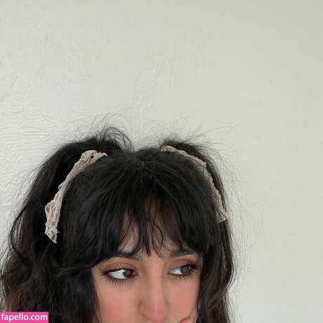 Aislinn Ritchie model top photo