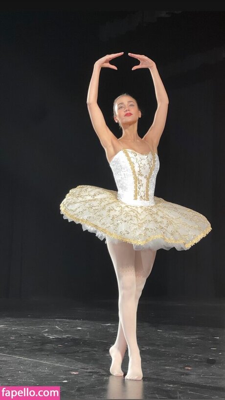 Caylee Cowan model art archive