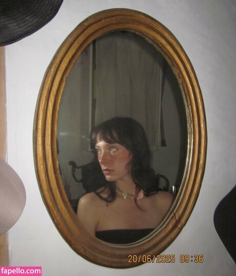 Holly Humberstone hd star img