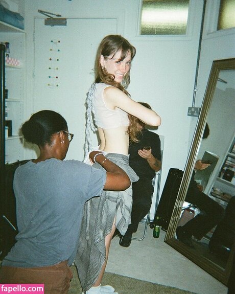 Holly Humberstone xxx actress photo