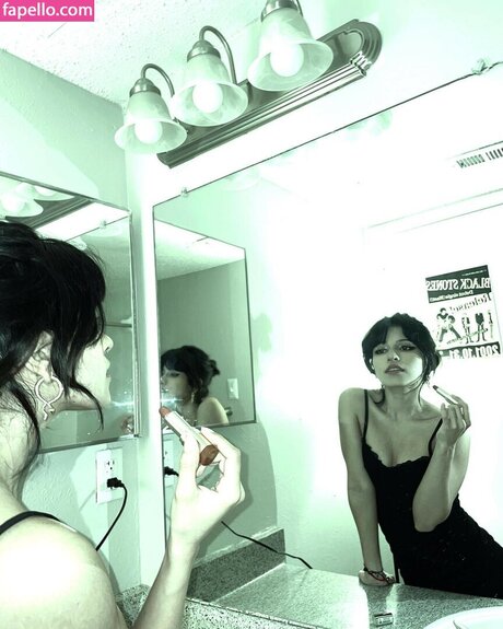 Violent Vira model naked picture