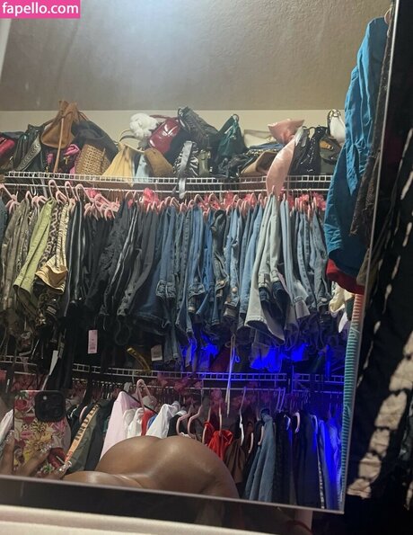 NaturalBadssss model nudes pic