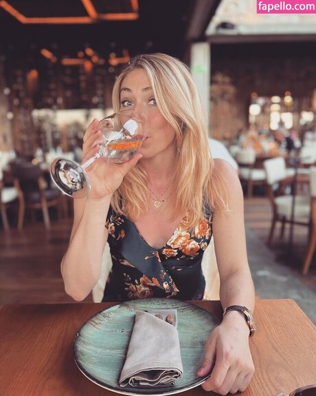 Mikaela Shiffrin star nude photo