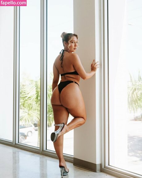 Claire Grimes art star photos