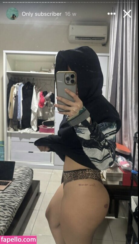 bluntviews_ model sexy pic