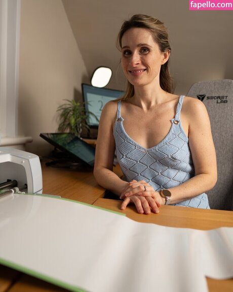 Hands On Katie high quality model picture