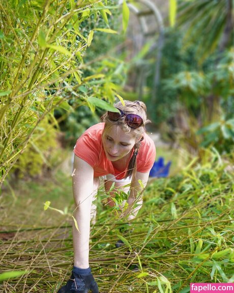 Hands On Katie beautiful star images