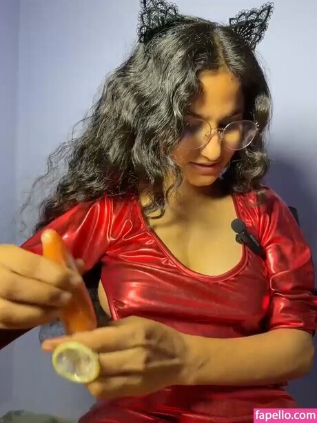 Khadija Fathima star free gallery