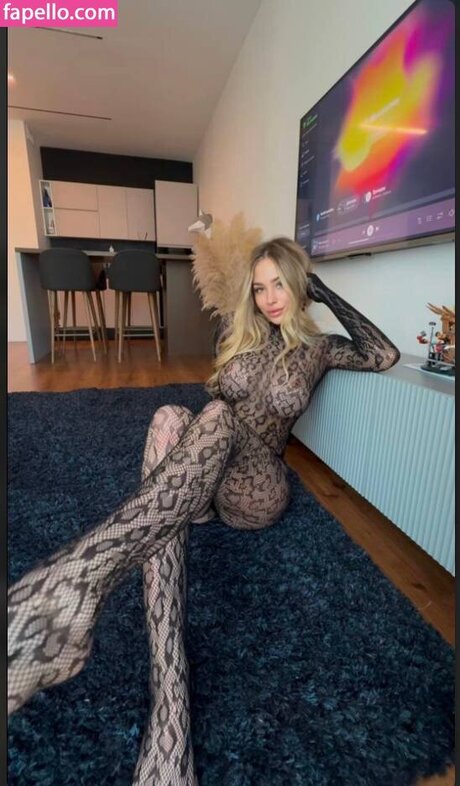 iskrispi pretty model picture