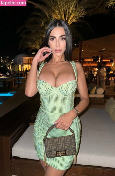 Sara Famurri star adult image