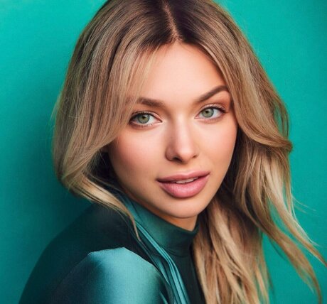 Bella Chadwick pretty actress photos