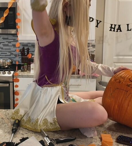 Harriet Barnes pornstar adult image