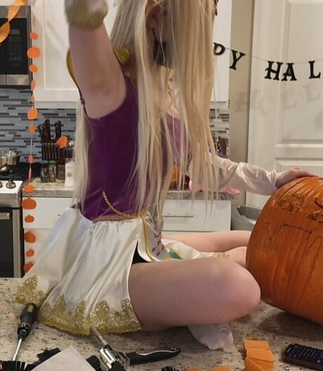 Harriet Barnes art actress galleries