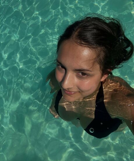 Fei LE Gal nude pornstar picture