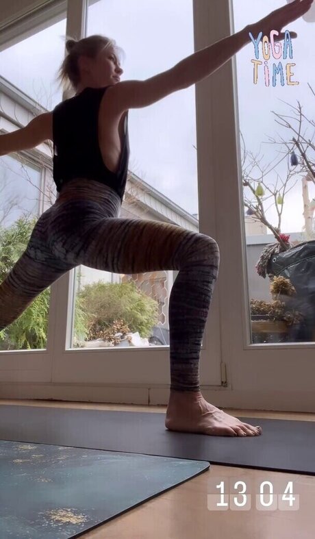 Wolke Hegenbarth hot star image