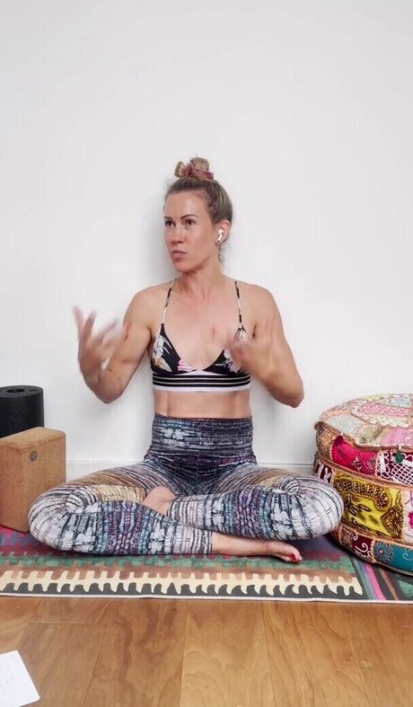 Wolke Hegenbarth sexy star img