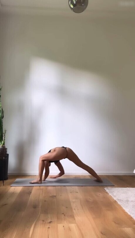 brunette teen onlyfans perfect picture