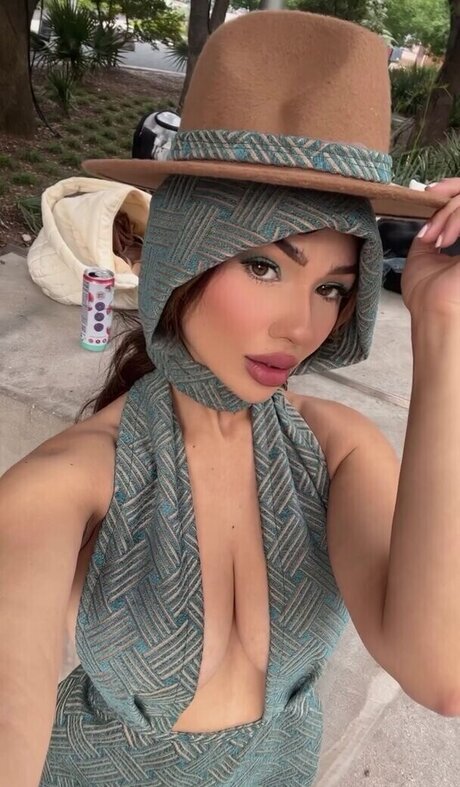 Melanie San Roman naked star gallery