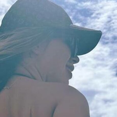 Lorena Almeida naked model img