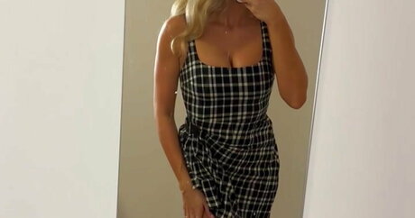 Mrsmollywilde exclusive model photo