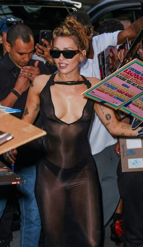 Cyrus Miley model adult image