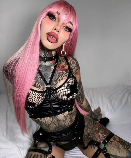 Divinajuventu star nude picture