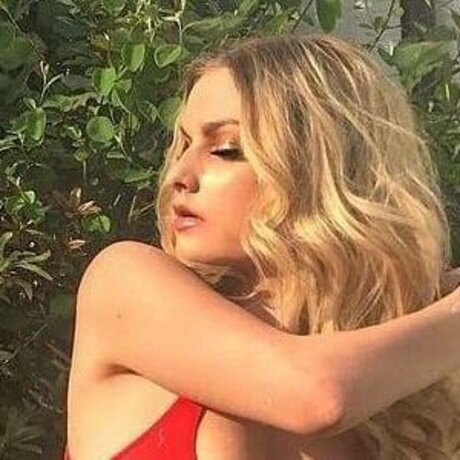 Mogz xx star hot images