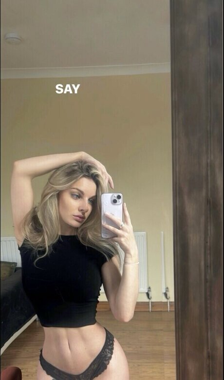 Mogz xx nudes star image