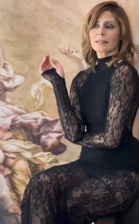 Funda Vanroy art actress images