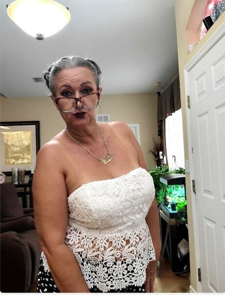 saundra1571 nudes actress gallery