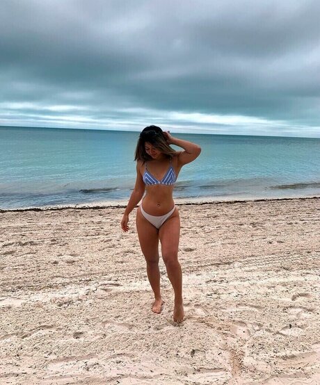 Baesito model pretty photo