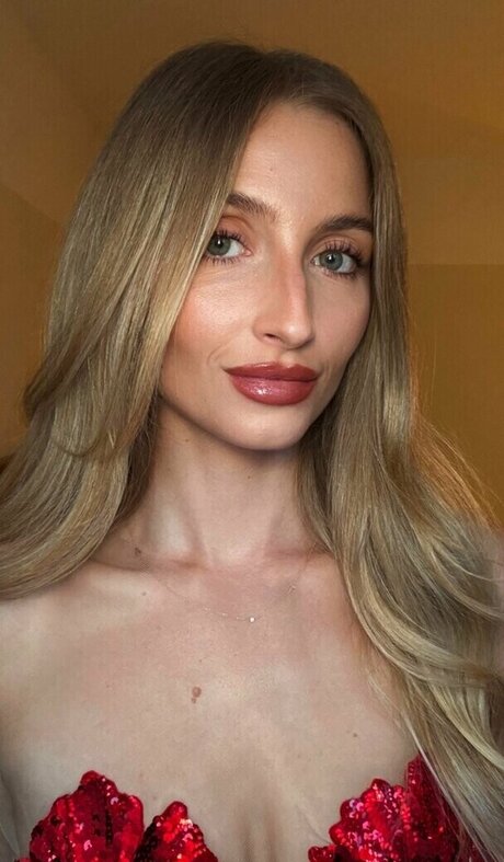 busty redhead onlyfans beautiful xxx pics