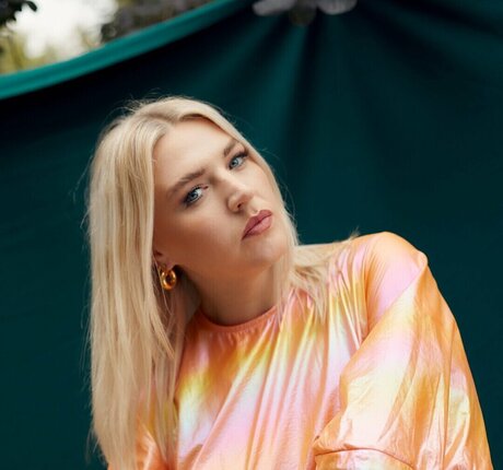 Rebecca Lucy Taylor erotic star photo