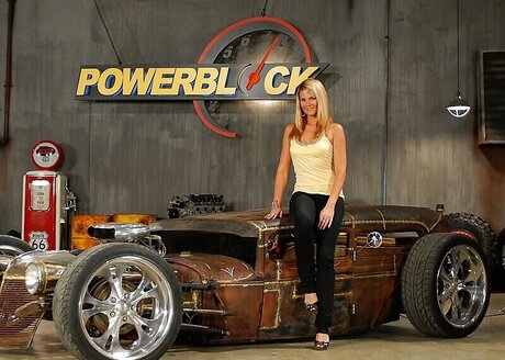 Courtneyhansen model erotic pics