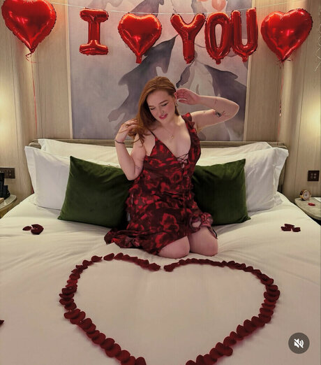 Eleanor Neale xxx model images