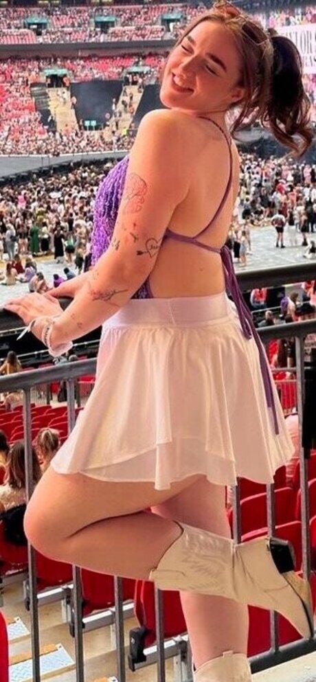 Eleanor Neale erotic model img