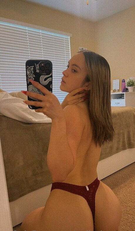 Nelly Becmac model image