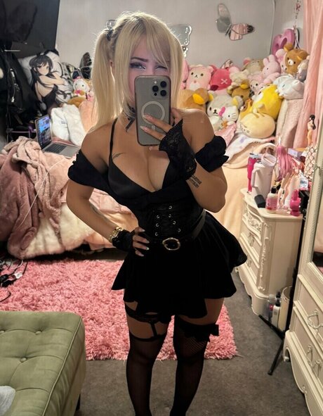 Ravegirlrori nudes star img