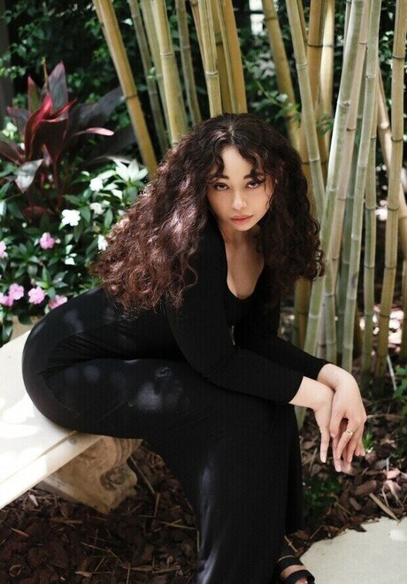 vrv0 naked model pictures